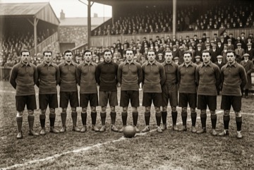 Fotografia d'archivio in bianco e nero delle origini del calcio milanese
